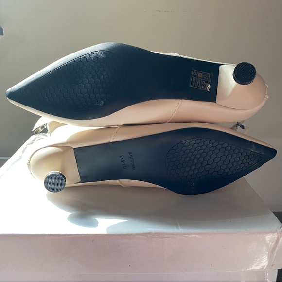 Retro 80s White Kitten Heel Booties- Size 8 US - Picture 5 of 5